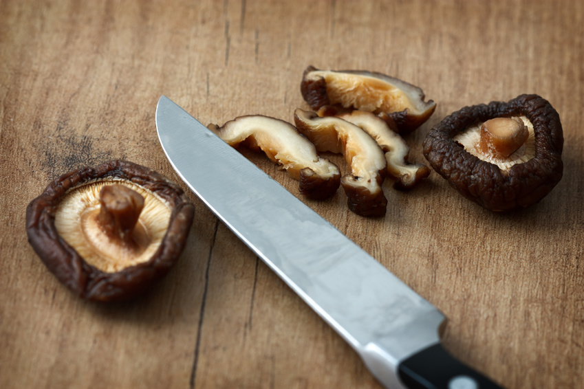 Shiitake mit Messer